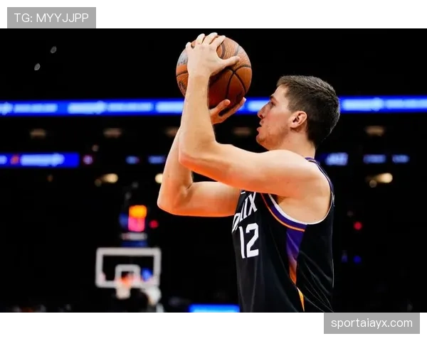 格纳布里对抗能力出色,状态持续提升助球队战绩稳步攀升 格纳布里对抗能力出色,状态持续提升助球队战绩稳步攀升