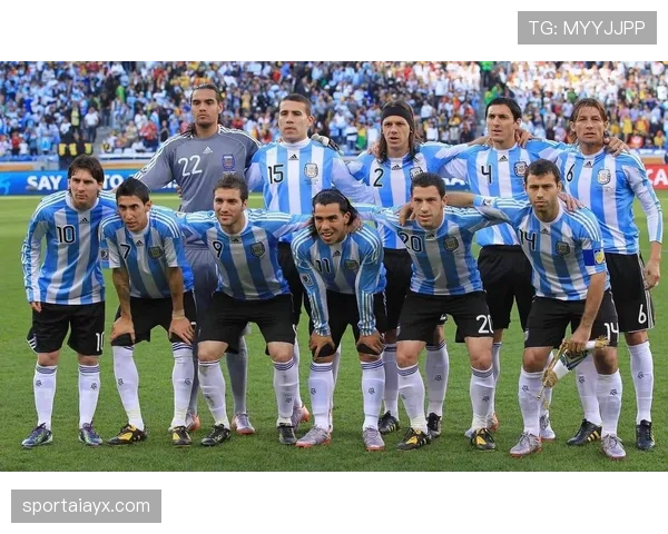 智利队逼抢体系近期表现稳健,高强度防守策略持续提升竞争力 智利队逼抢体系近期表现稳健,高强度防守策略持续提升竞争力