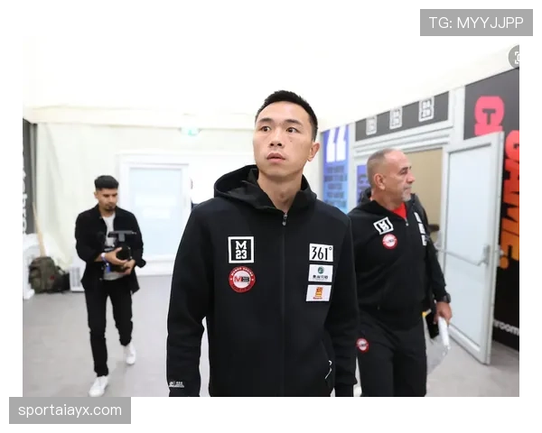 徐灿训练完直接去菜市场砍价，拳台上的狠劲儿全用在讨价还价上了？