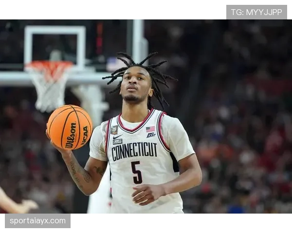 斯蒂芬·卡斯尔突破制造机会效率提升显著，助力球队关键回合得分